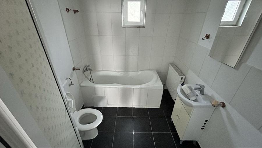 Casă cu 3 camere în Năvodari