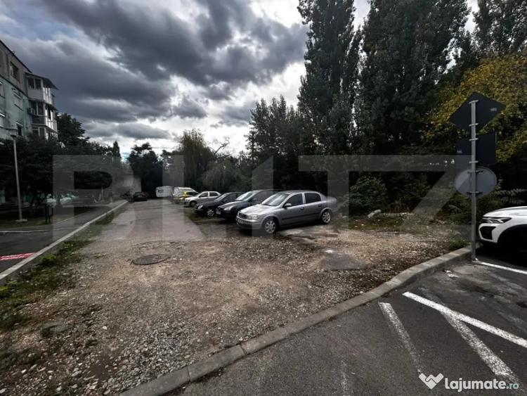 Teren de 702 mp, în 9 Mai