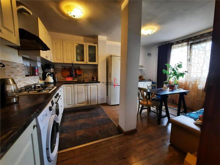 Apartament cu 4 camere decomandat în Pantelimon