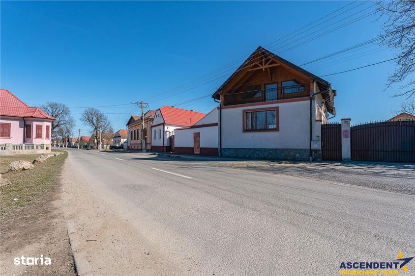 Casă cu 6 camere decomandat cu Canalizare în Hălchiu