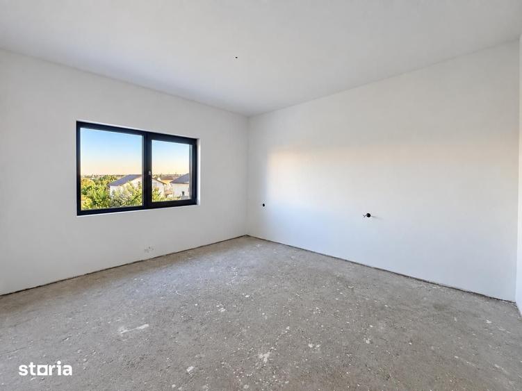 Casă cu 6 camere cu Teren 200 Mp în Lumina