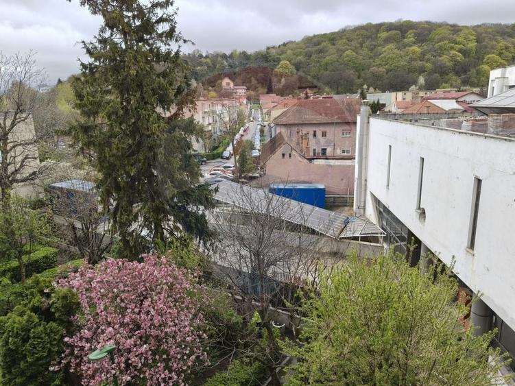 Apartament cu 2 camere semidecomandat în Centrul Civic