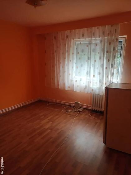 Apartament cu 4 camere decomandat în Bejan