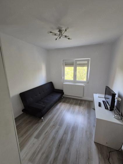 Apartament cu 3 camere decomandat în Lipovei