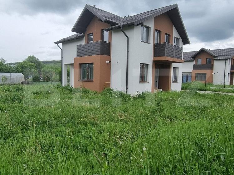 Casă individuală cu 4 camere cu Canalizare în Jucu de Mijloc