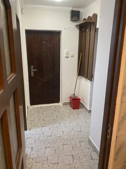Garsonieră decomandată în 1 Decembrie