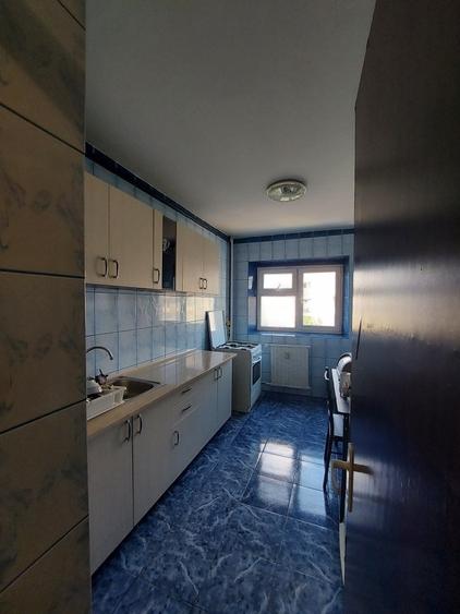 Apartament cu 3 camere semidecomandat, mobilat în Drumul Taberei