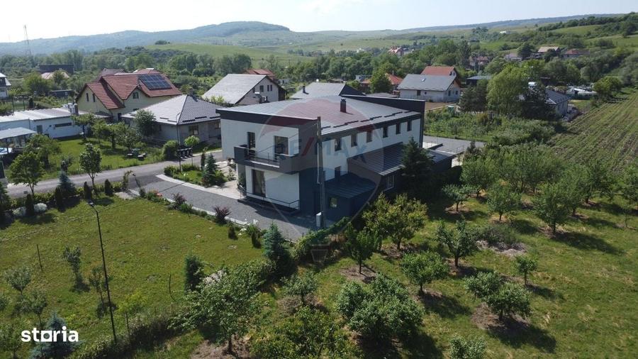 Casă cu 4 camere în Mera