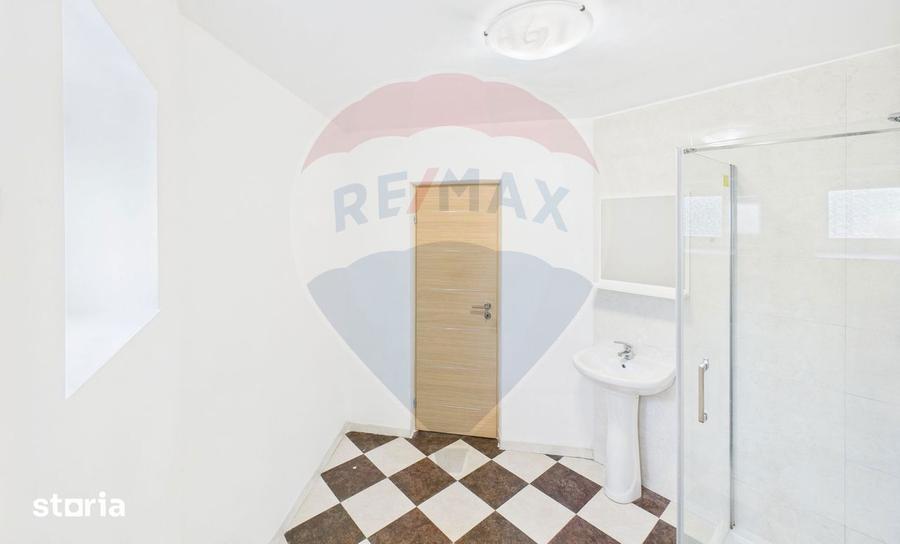 Apartament cu 5 camere în Tineretului