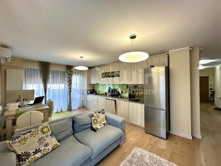 Apartament cu 4 camere semidecomandat, mobilat în Zorilor