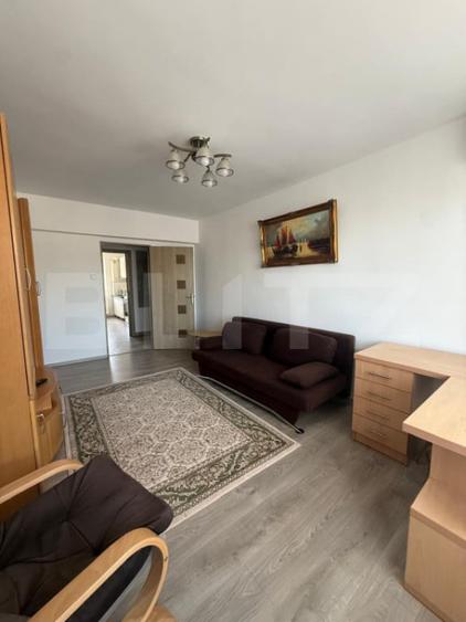Apartament cu 3 camere decomandat în Tudor