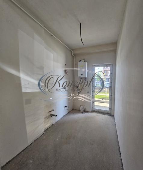 Apartament cu 3 camere semidecomandat în Florești