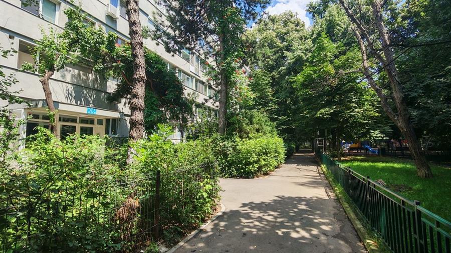Apartament cu 3 camere semidecomandat, mobilat în Timișoara