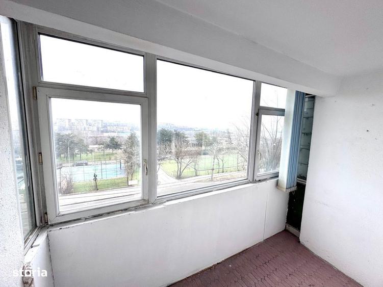 Apartament cu 3 camere decomandat în Faleză