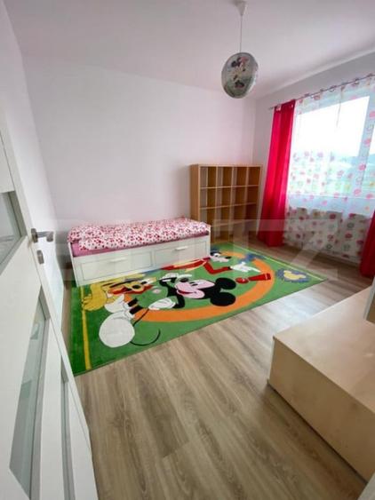 Apartament cu 3 camere semidecomandat în Florești