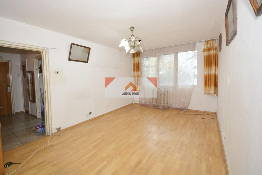 Apartament cu 3 camere decomandat în Giurgiului