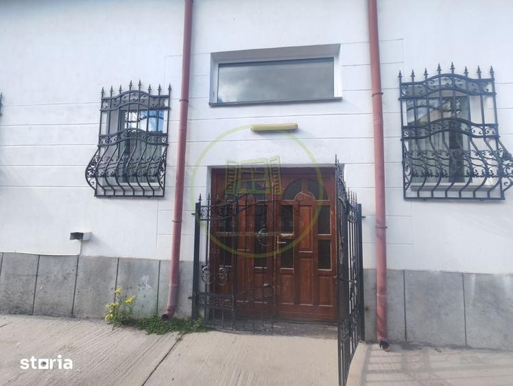 Casă cu 10 camere cu Teren 1002 Mp în Bariera Vâlcii