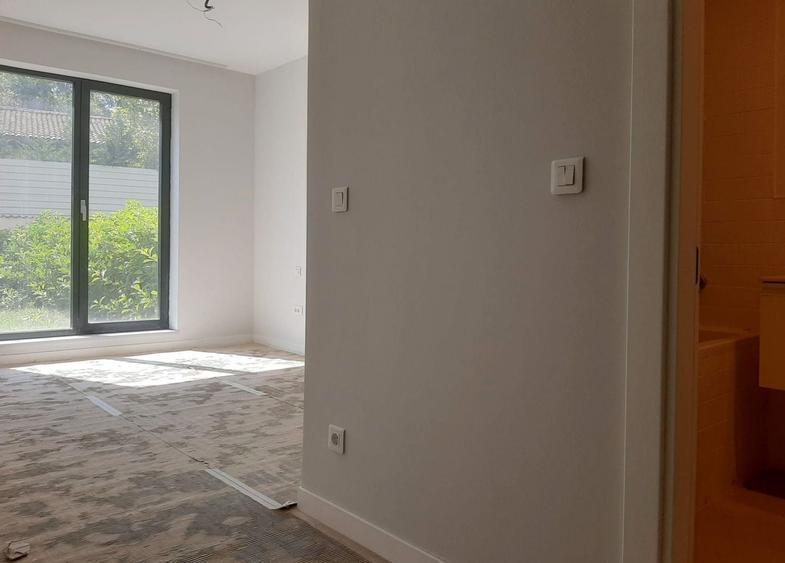 Apartament cu 5 camere decomandat în Dămăroaia
