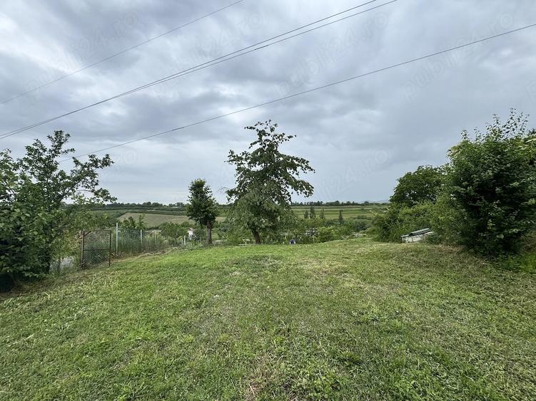 Casă cu 2 camere cu Teren 1600 Mp în Central