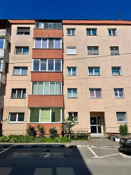 Apartament cu 3 camere semidecomandat în Feldioara