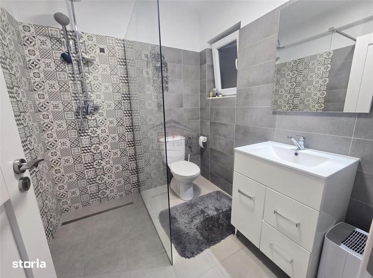 Casă cu 4 camere în Ipotești