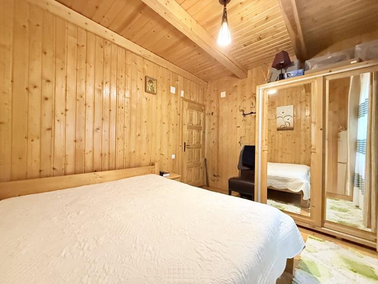Casă individuală cu 3 camere cu Teren 2405 Mp în Poarta Albă