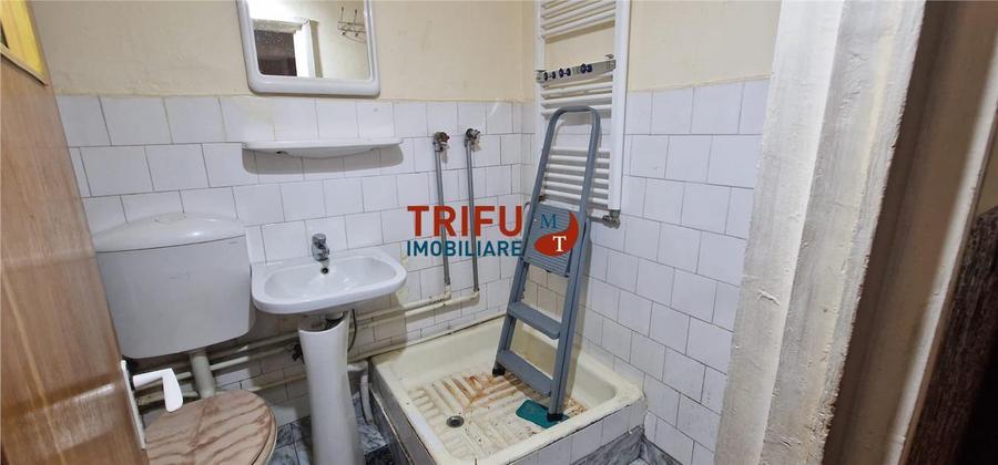 Apartament cu 4 camere decomandat în Cetate