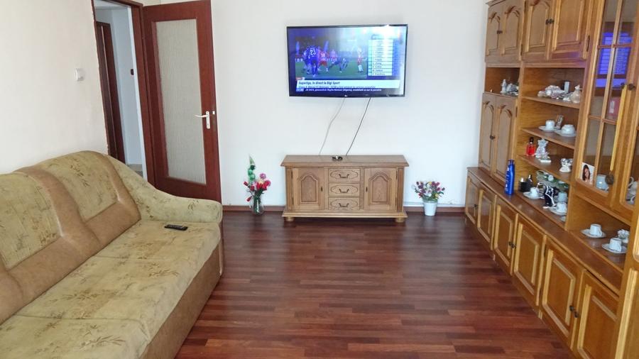 Apartament cu 3 camere decomandat în Bejan