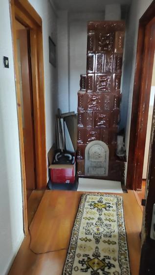 Apartament cu 3 camere semidecomandat în Dărmănești