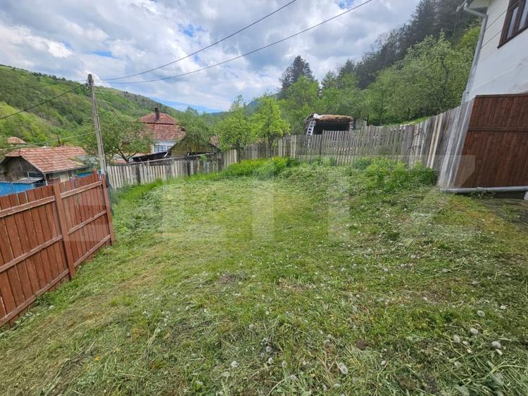 Casă individuală cu 5 camere cu Teren 4400 Mp în Ocoliș