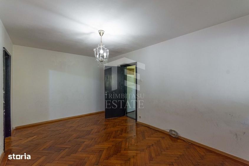 Apartament cu 3 camere semidecomandat în Mihai Bravu