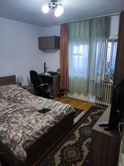 Apartament cu 4 camere decomandat în Central
