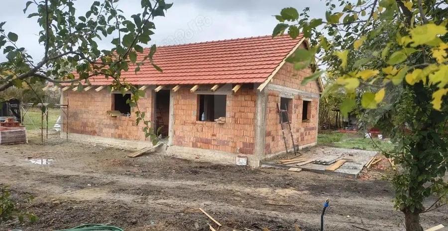 Casă cu Teren 1500 Mp în Tormac
