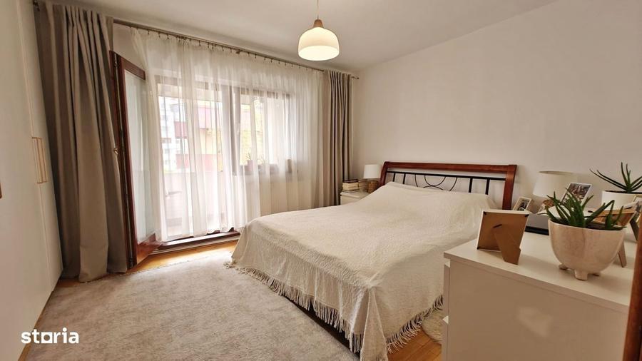 Apartament cu 4 camere decomandat în Central