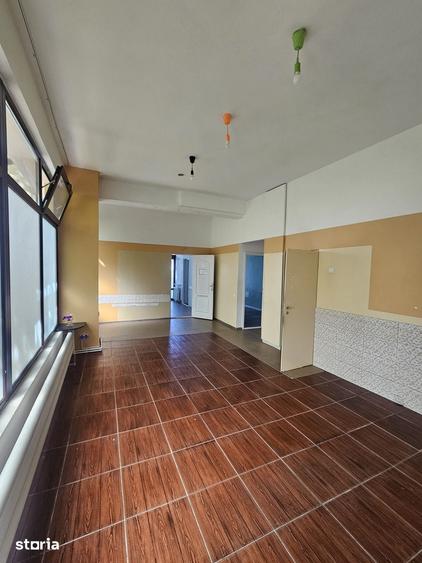 Spațiu comercial, de 80 mp, în Nicolina