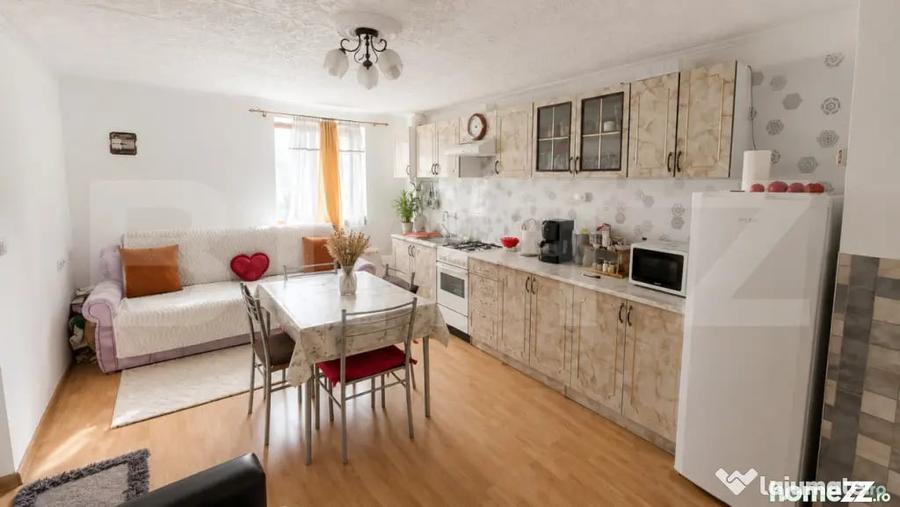 Casă cu 3 camere cu Teren 1700 Mp în Central