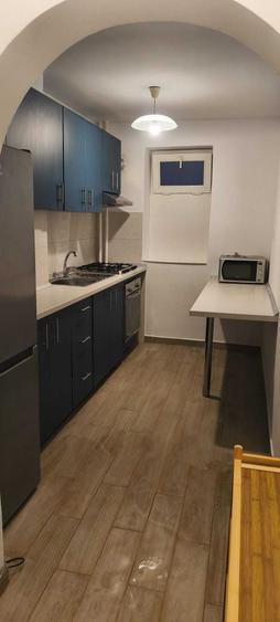 Apartament cu 2 camere semidecomandat în Tei