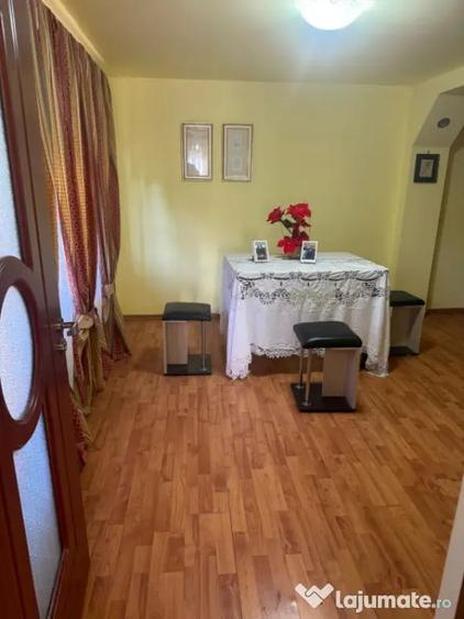 Casă cu 5 camere cu Teren 3279 Mp în Central