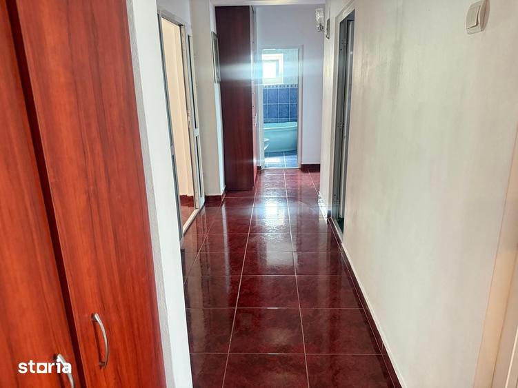 Apartament cu 4 camere decomandat în Micro 3