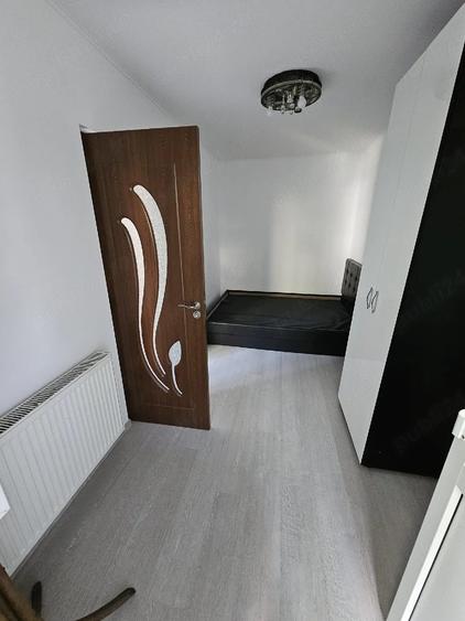 Apartament cu 3 camere semidecomandat în Micro 6