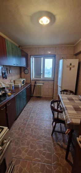 Apartament cu 3 camere decomandat în B-dul București