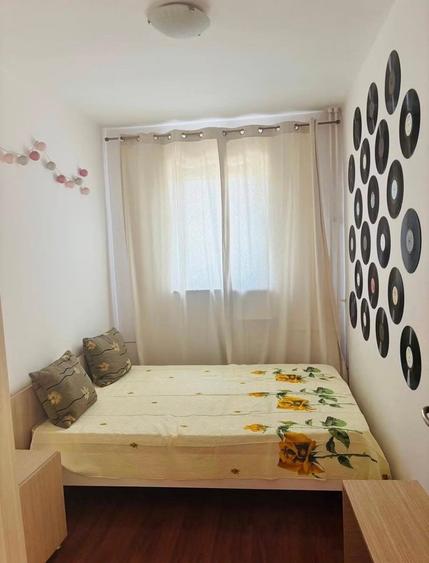 Apartament cu 3 camere semidecomandat în Păcurari