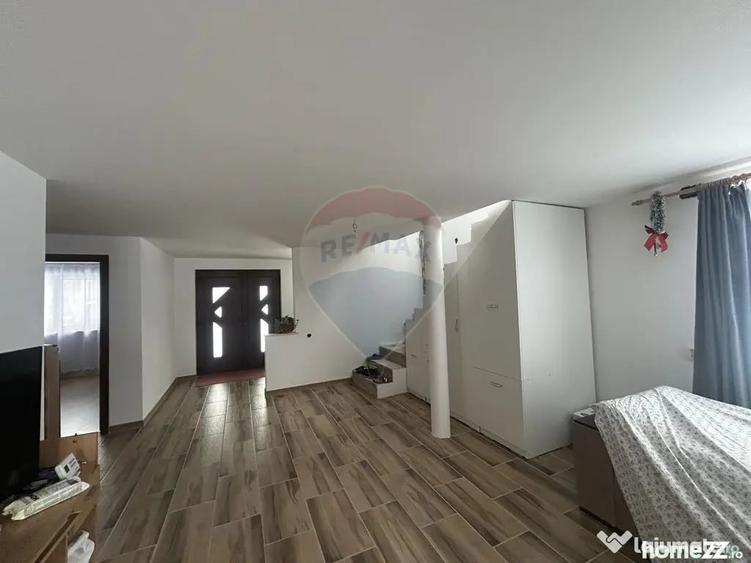 Casă cu 5 camere cu Teren 1300 Mp în Satulung