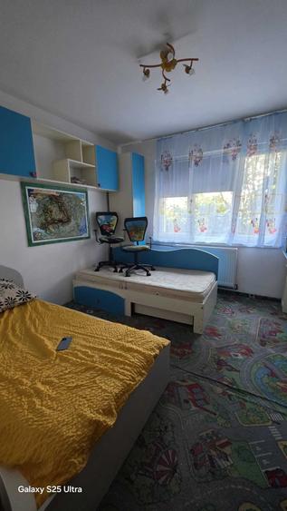 Apartament cu 3 camere decomandat în Titan