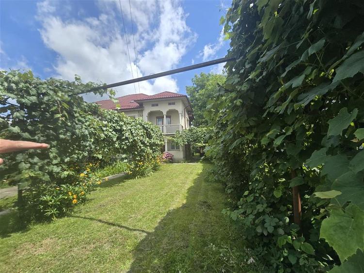 Duplex cu 5 camere cu Canalizare în Central