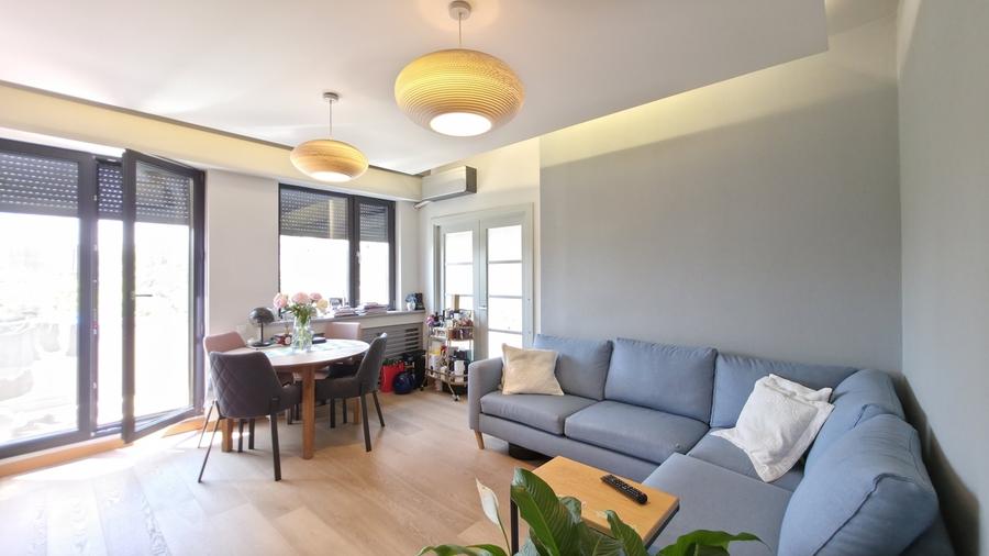 Apartament cu 3 camere semidecomandat în Sud