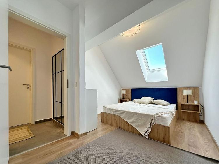 Apartament cu 4 camere decomandat în Tractorul