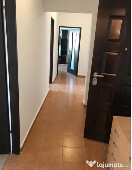 Apartament cu 4 camere decomandat în Moșilor