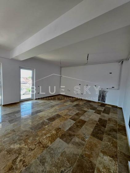 Apartament cu 4 camere decomandat în Faleza Nord