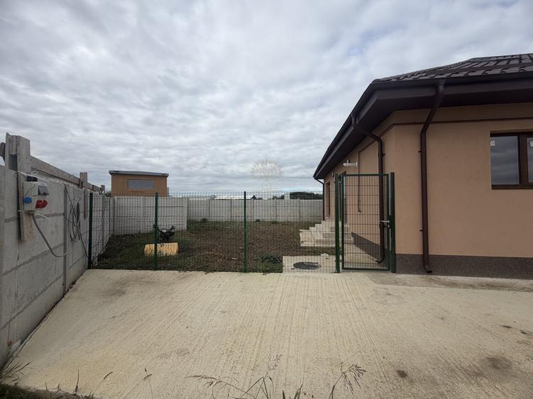 Duplex cu 4 camere cu Teren 165 Mp în Dascălu